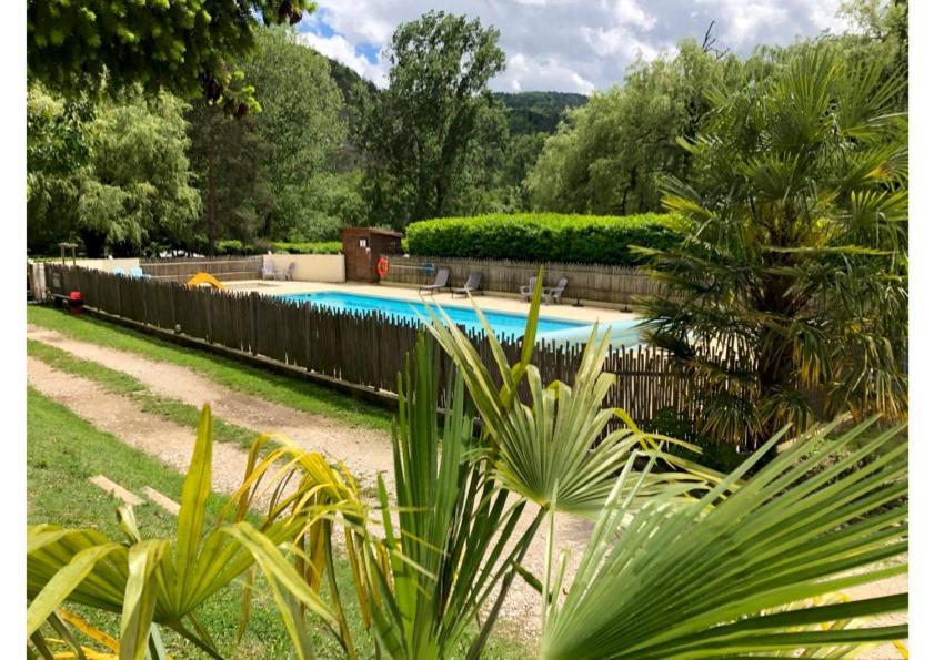 Camping Les Berges Du Doux Colombier-le-Vieux Екстер'єр фото