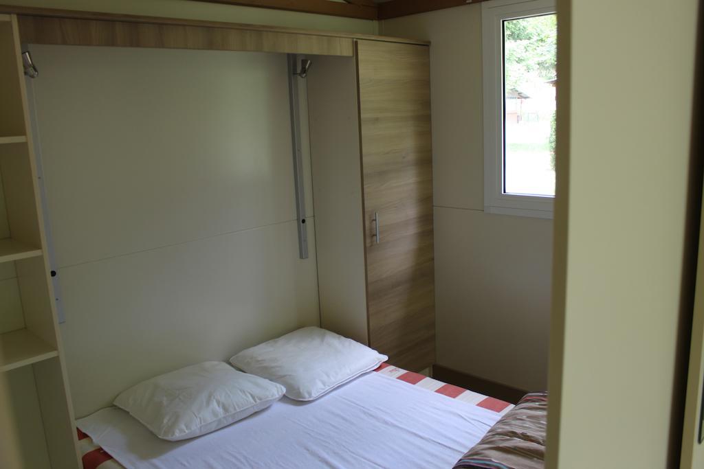 Camping Les Berges Du Doux Colombier-le-Vieux Номер фото