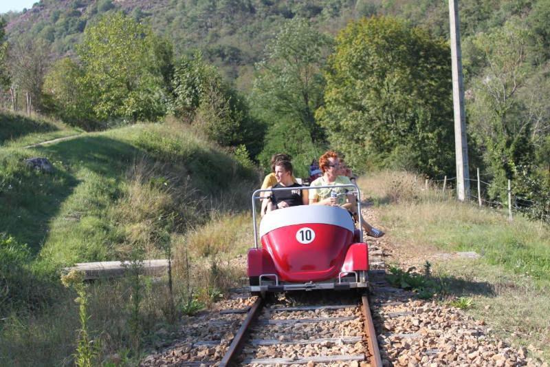 Camping Les Berges Du Doux Colombier-le-Vieux Екстер'єр фото